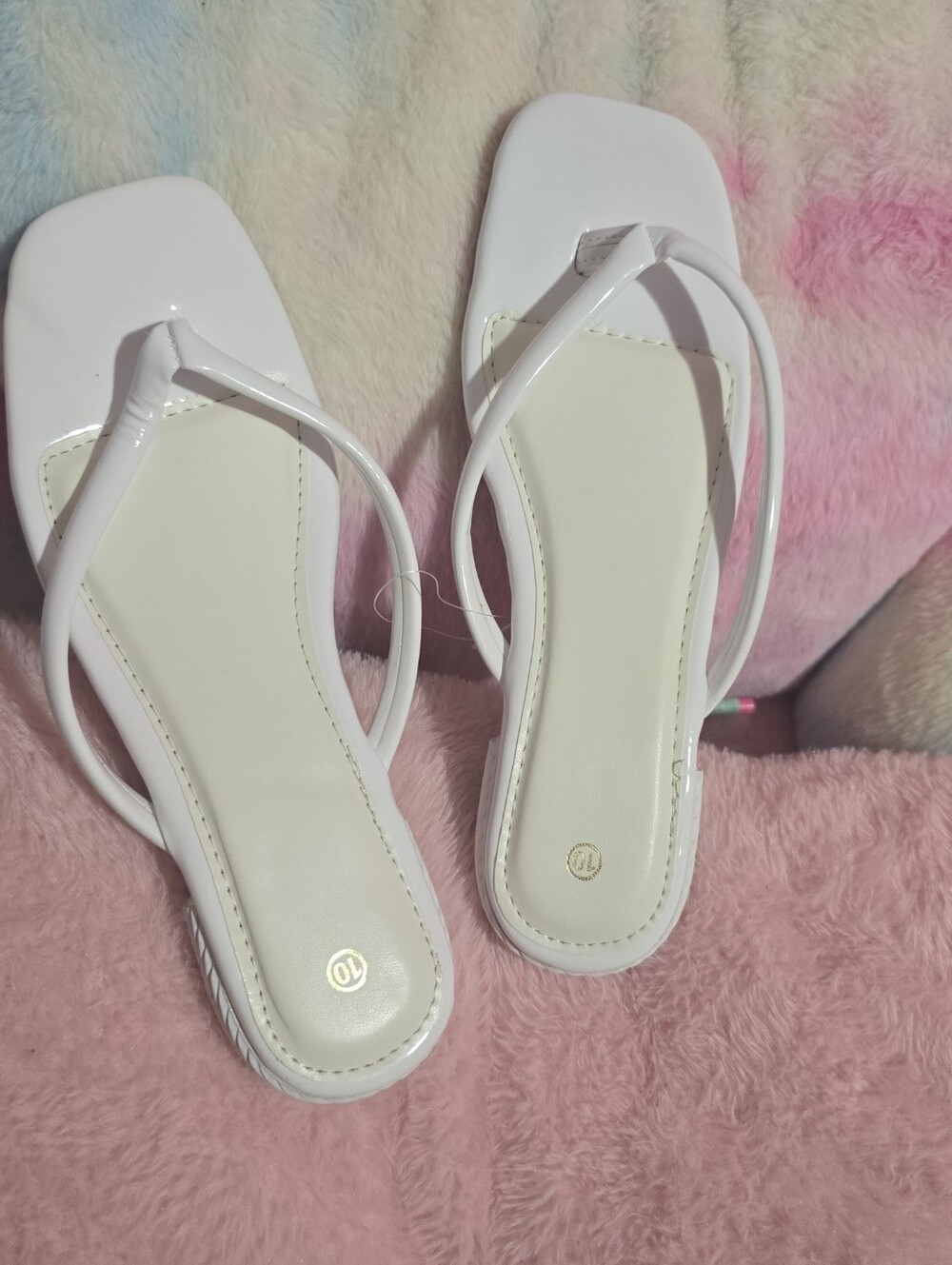 White Minimalist Square-Toe Thong Sandals - Women's
